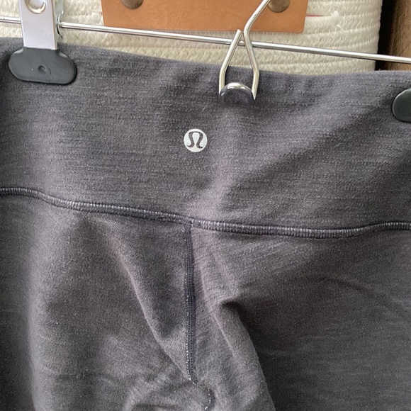 Lululemon yoga pants size 6 - Picture 5 of 10